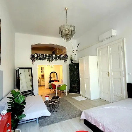 Nóra Apartament *