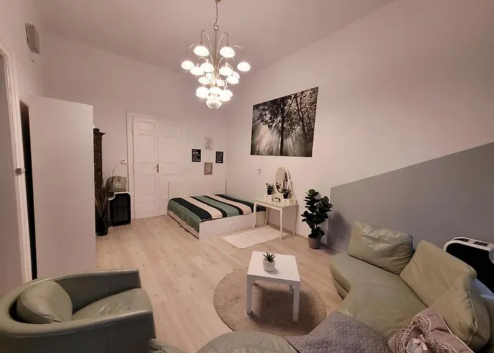 Nora Budapest